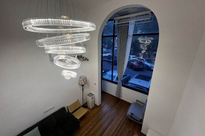 High-Ceiling 2BR Apartment in Xujiahui (L10/L11)