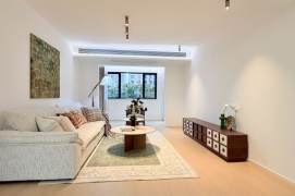 Spacious 2BR Apartment near Yishan Rd Metro (L3/L4/L9)