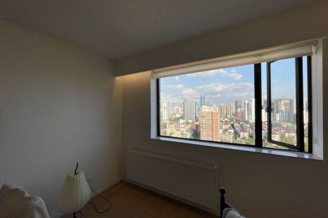 High-Floor 4BR Apartment near Zhongshan Park with Outstanding View