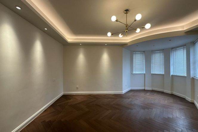 Spacious 4BR Apartment in Old Xuhui (L10/L11)