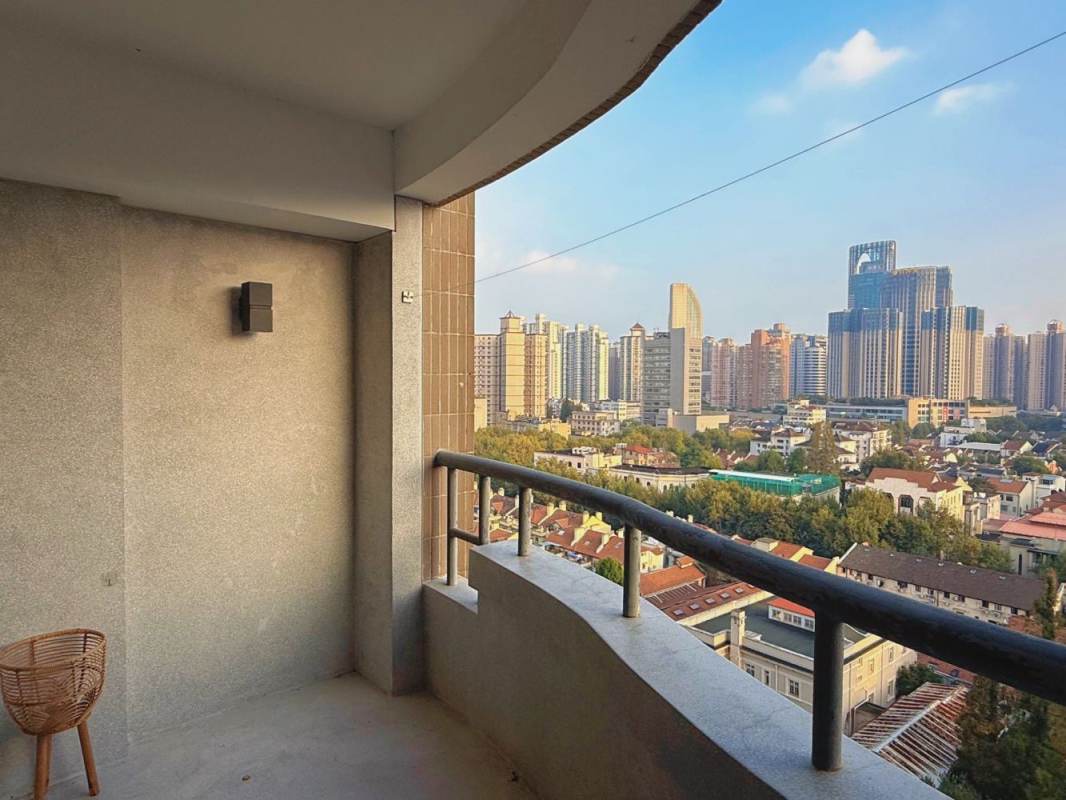 Housing image — Balcony