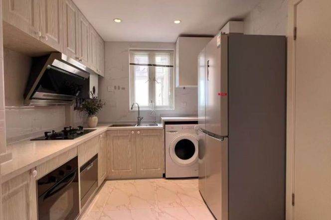 High-Floor 3BR Apartment in Jing'an
