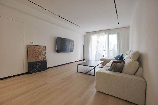 3BR Apartment at Manhattan Heights with Floor-to-Ceiling Windows