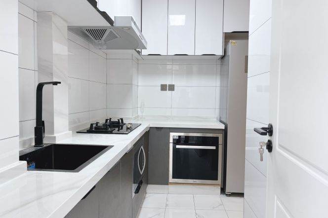 High-Floor Spacious Studio Apartment in Jing'an