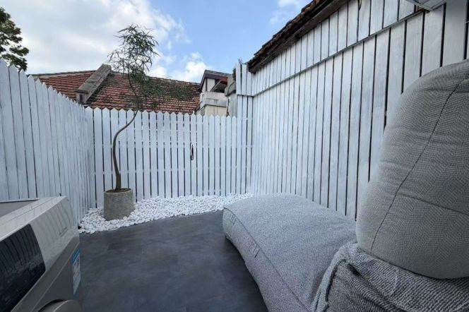 1BR Lane House near South Shaanxi Rd Metro with Terrace (L1/L10/L12/L13)