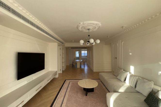 Spacious 3BR Apartment in Gubei with Floor-to-Ceiling Windows (L2/L15)