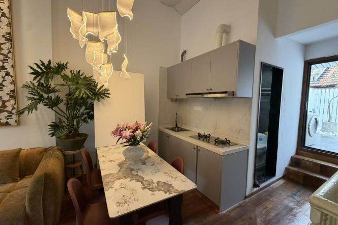 1BR Lane House near South Shaanxi Rd Metro with Terrace (L1/L10/L12/L13)