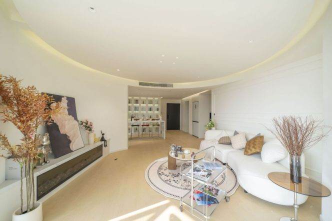 High-Floor 2BR Apartment with Outstanding View (L4/L8)