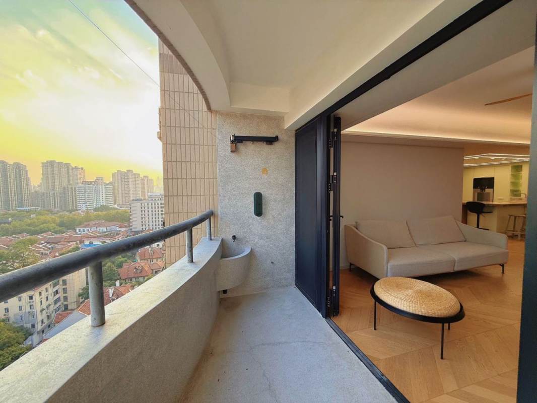 Housing image — Balcony
