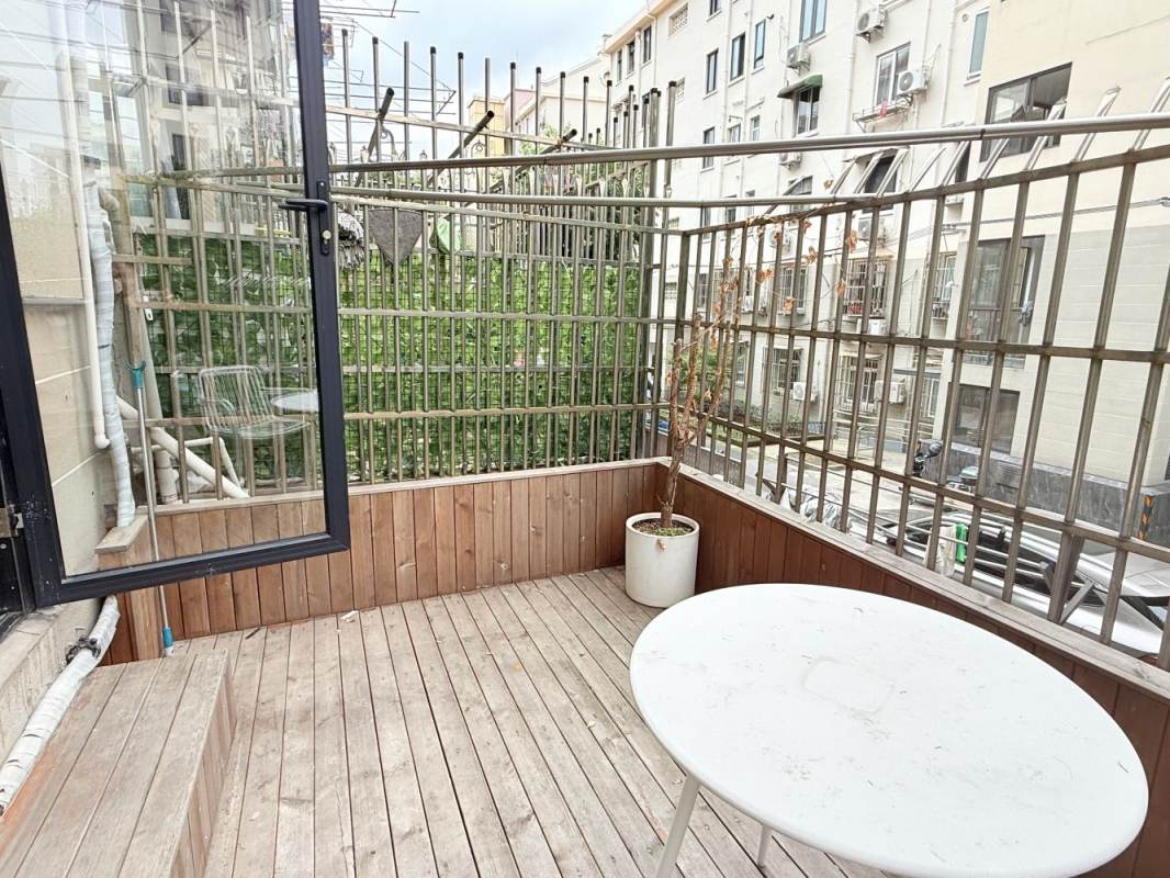 Housing image — Balcony