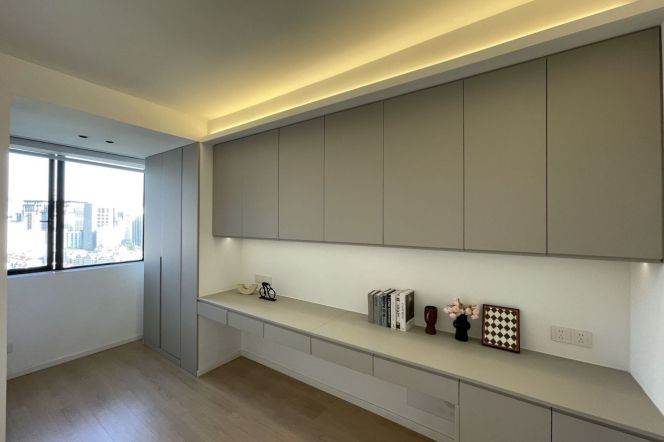 High-Floor 4BR Apartment near Zhongshan Park with Outstanding View