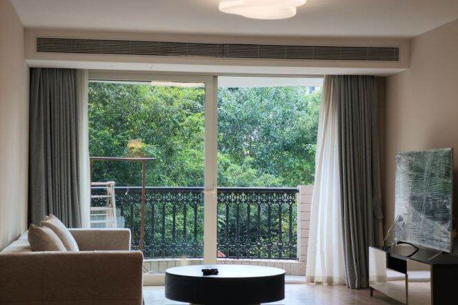 4BR Apartment in Jing'an with Green View