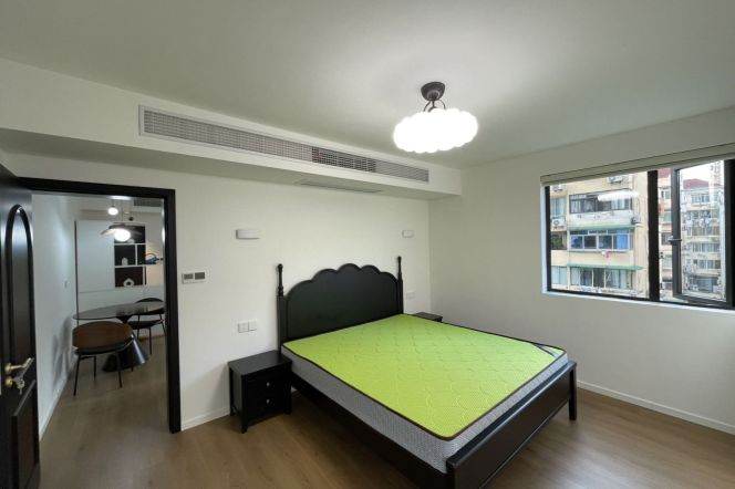 Spacious 1BR Apartment in Jing'an with Green View (L7)