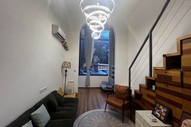 High-Ceiling 2BR Apartment in Xujiahui (L10/L11)