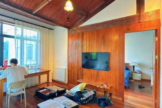 1BR Apartment in Old Xuhui (L1/L7)