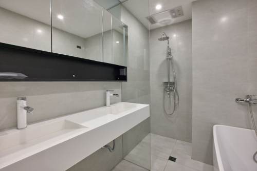 Housing image — Bathroom