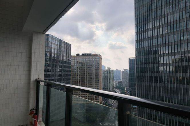 High-Floor 3BR Apartment near Hanzhong Rd Metro with Outstanding View (L1/L3/L4/L12/L13)