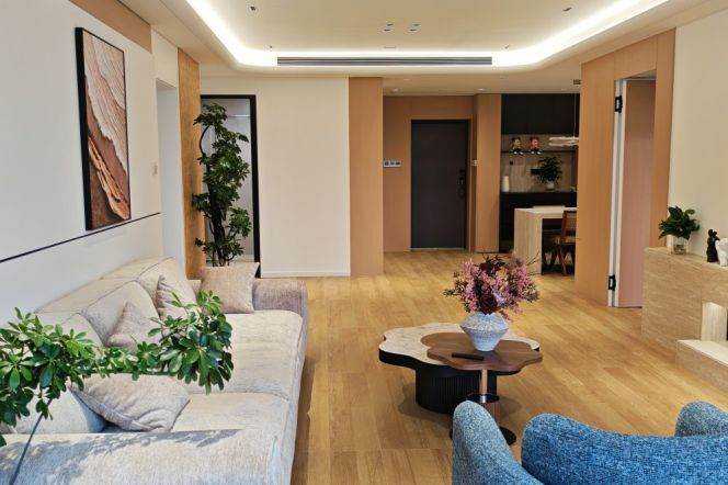 3BR Apartment at Brilliant City with Floor-to-Ceiling Windows (L3/L4)