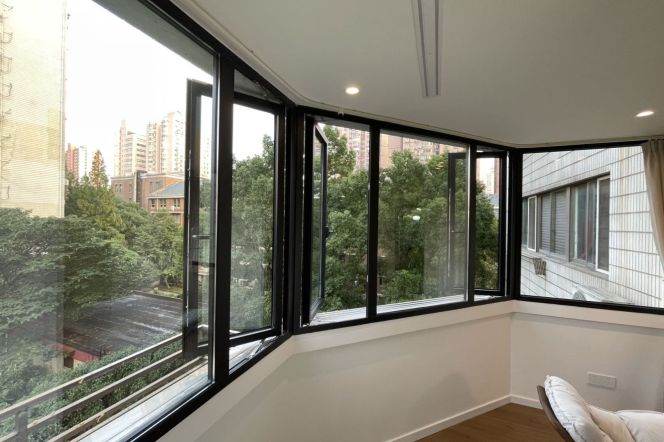 Spacious 1BR Apartment in Jing'an with Green View (L7)