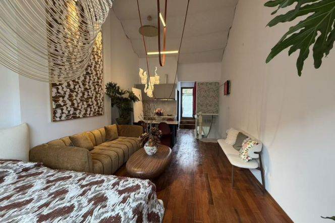 1BR Lane House near South Shaanxi Rd Metro with Terrace (L1/L10/L12/L13)