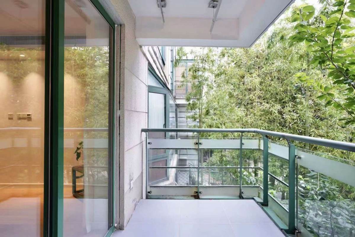 Housing image — Balcony
