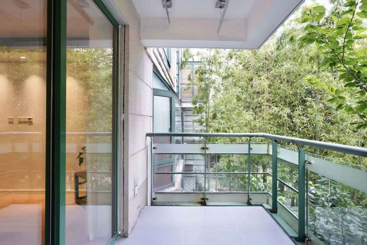 Housing image — Balcony