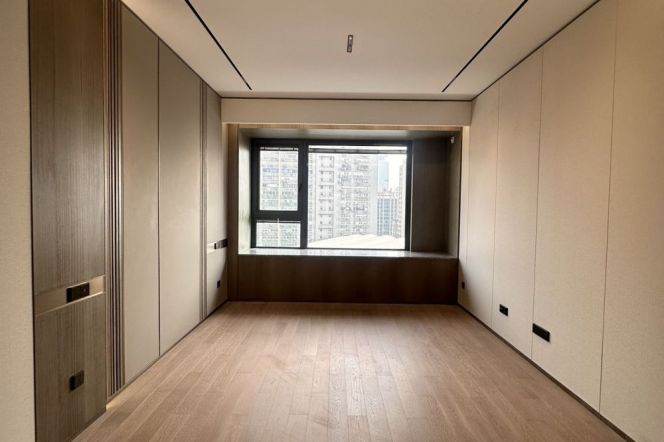 4BR Apartment near Hanzhong Rd Metro
