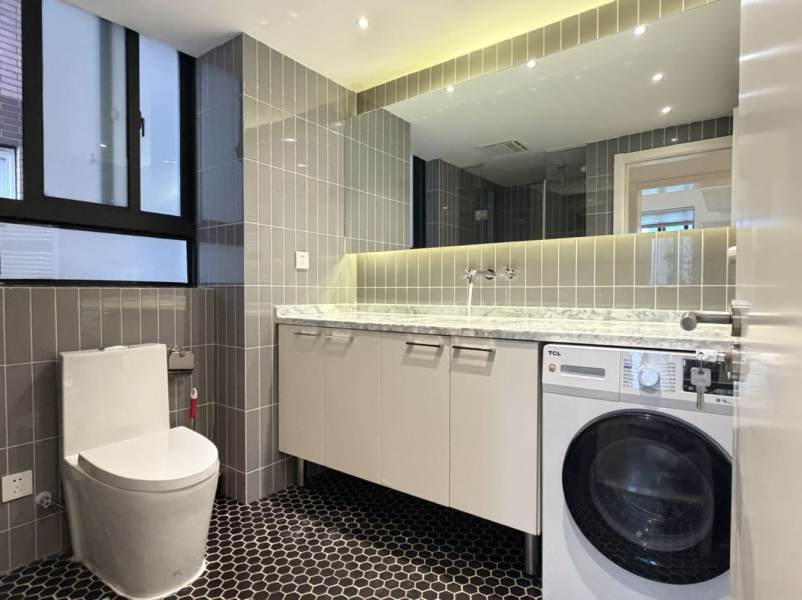 Housing image — Bathroom