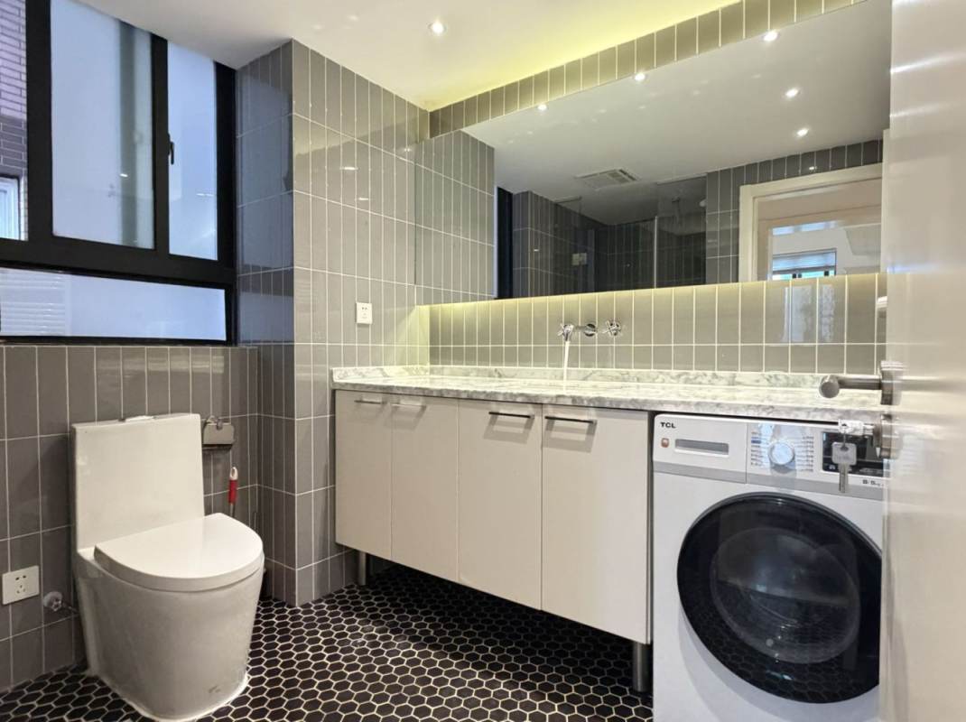 Housing image — Bathroom