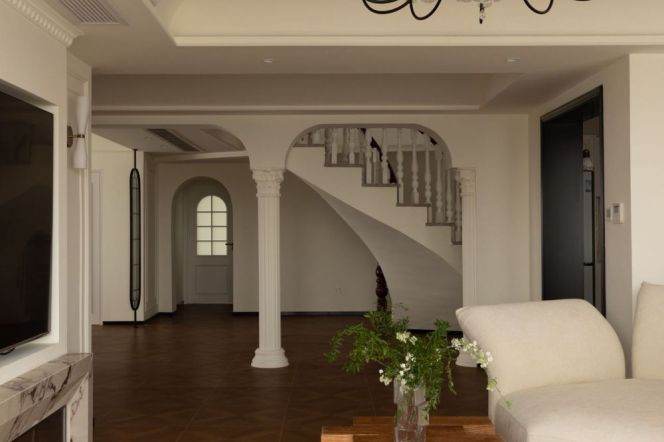 High-Floor Spacious 4BR Apartment near Jiangsu Rd Metro (L2/L11)