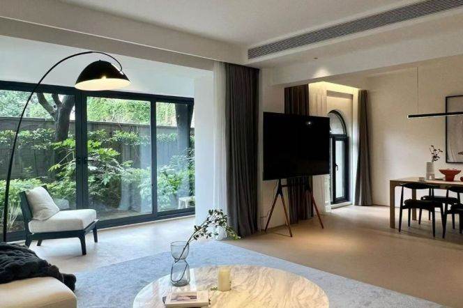 Spacious 2BR Apartment near IAPM with Terrace (L13)