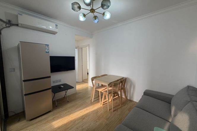 High-Floor 2BR Apartment