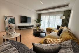 High-Floor 4BR Apartment near Shangcheng Rd Metro
