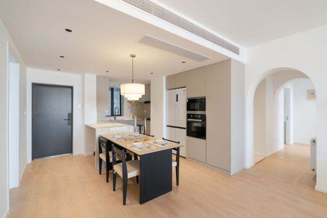 High-Floor 4BR Apartment near Zhongshan Park
