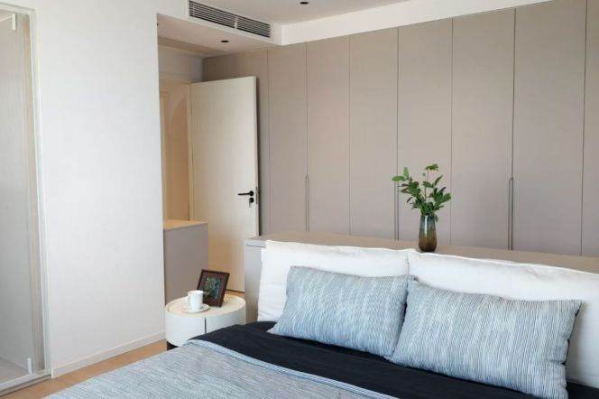High-Floor 4BR Apartment near Zhongshan Park