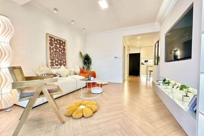 High-Floor 2BR Apartment near Jinshajiang Rd Metro (L11/L13)
