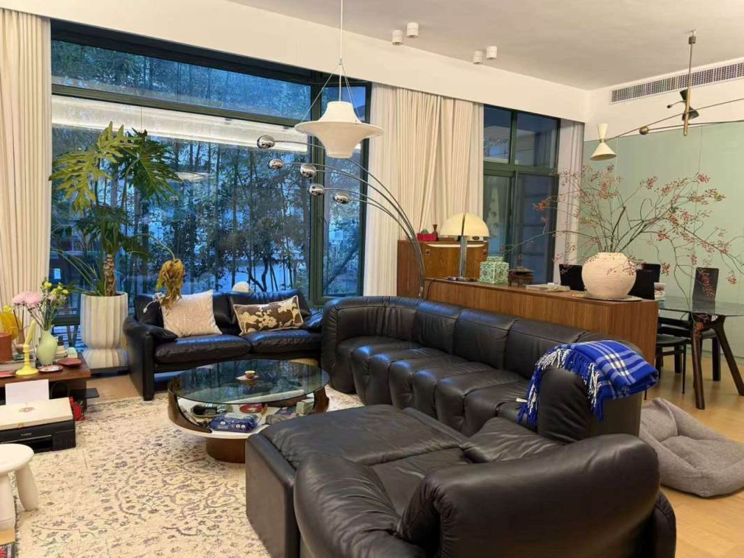 Housing image — Living Room
