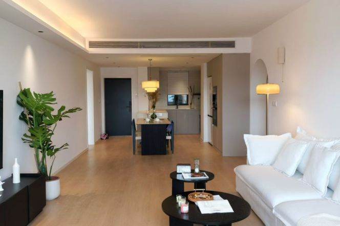 High-Floor 4BR Apartment near Zhongshan Park