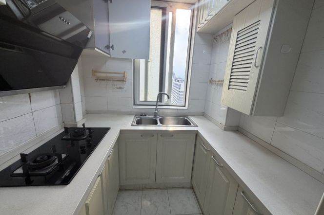 High-Floor 2BR Apartment
