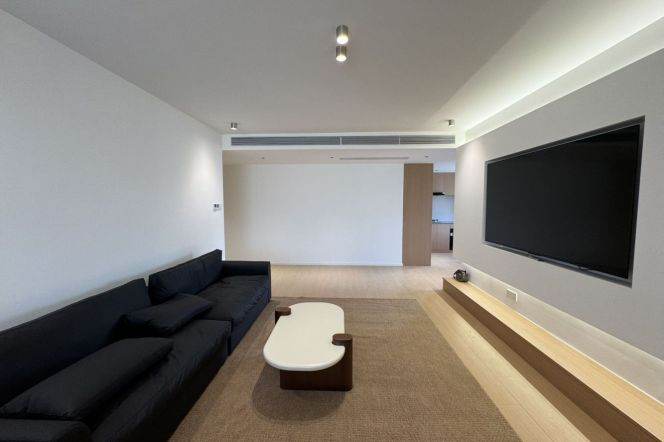 Spacious 2BR Apartment near Caoyang Road Metro