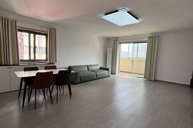Spacious 2BR Apartment in Jing'an (L2/L11)