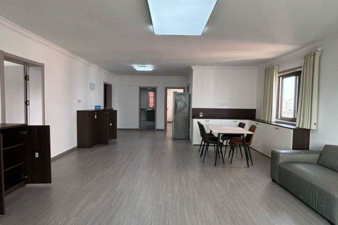 Spacious 2BR Apartment in Jing'an (L2/L11)