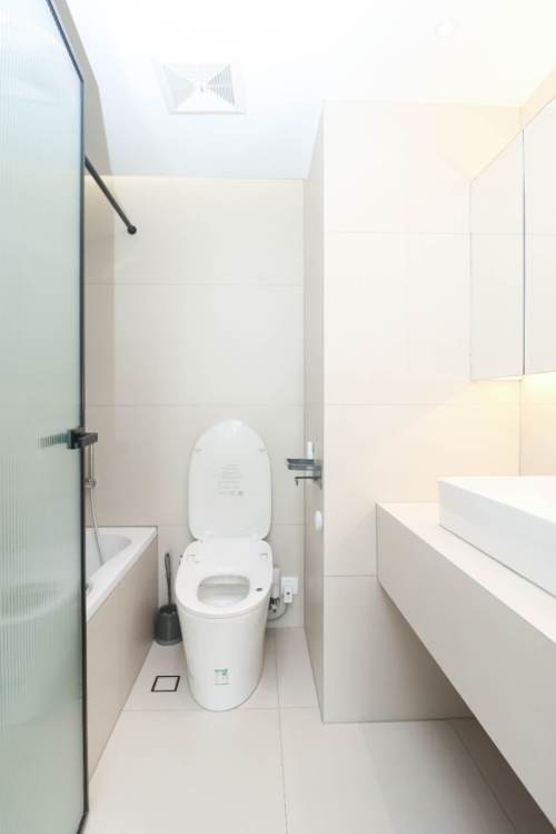Housing image — Bathroom