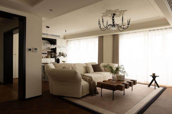 High-Floor Spacious 4BR Apartment near Jiangsu Rd Metro (L2/L11)