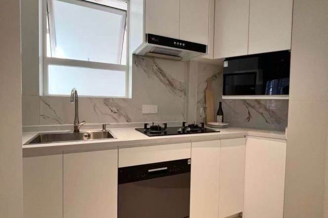 High-Floor 2BR Apartment near No! Chair (L9)