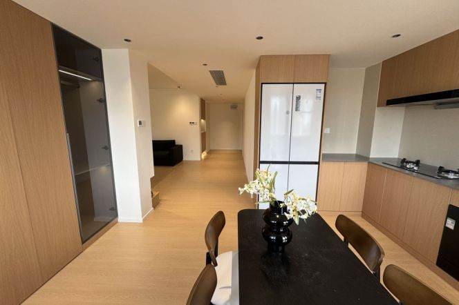 Spacious 2BR Apartment near Caoyang Road Metro