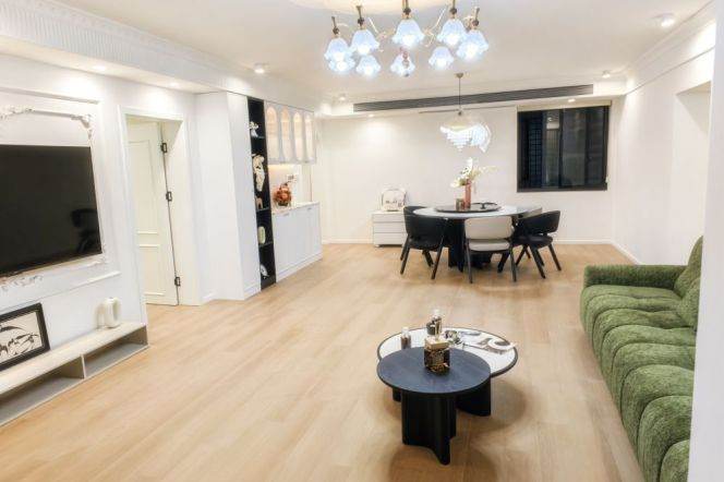 High-Floor 3BR Apartment in Lujiazui with Outstanding View (L2/L9)