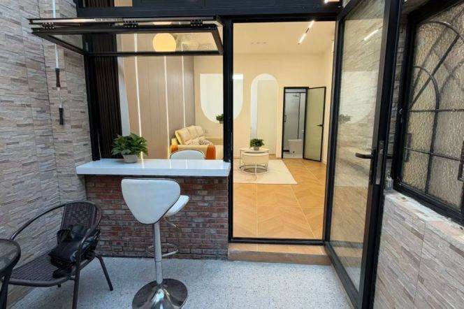 1BR Lane House near Xintiandi Metro with Floor-to-Ceiling Windows (L10/L13)