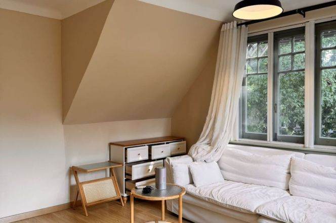 1BR Apartment in Old Xuhui (L10)