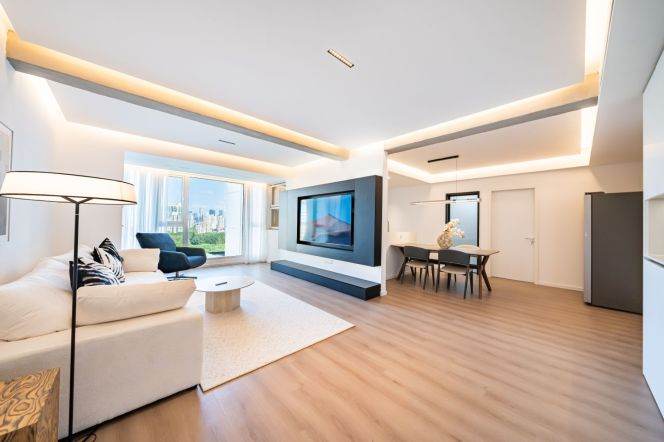 Spacious 2BR Apartment in Xujiahui (L1/L9/L11)